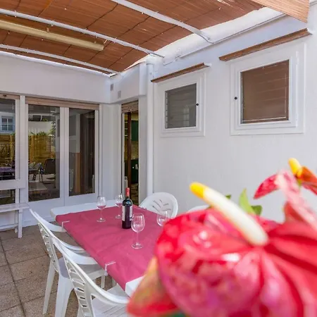 Homeholidaysrentals Vision